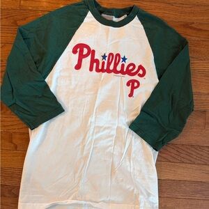 Genuine Merchandise Phillies Long Sleeve Tee - Green and White